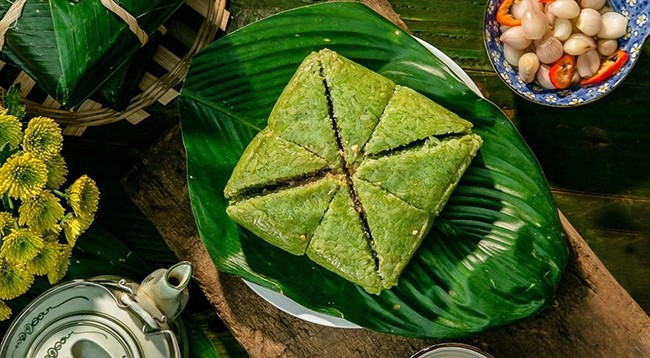 «Баньтьынг» – простой, но любимый национальный пирог вьетнамского Тэта. Фото: toquoc.vn
