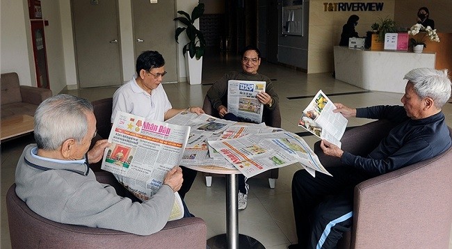 Газета «Нянзан» является надежным источником информации для читателей в стране и за рубежом. Фото: Данг Кхоа 