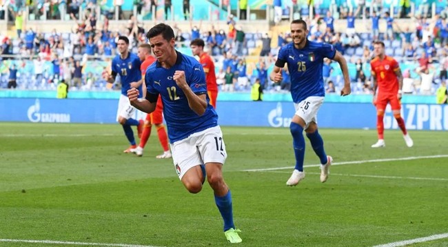 Маттео Пессина (номер 12) забил единственный гол в матче между сборными Италии и Уэльса. Фото: УЕФА