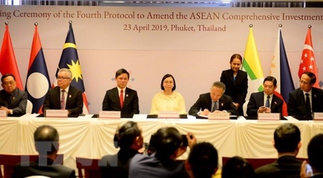 23 апреля 2019 г. Министры экономики АСЕАН официально подписали Соглашение АСЕАН о торговле услугами. Фото: VNA