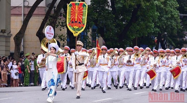 Музыкальная делегация Сил народной полиции Вьетнама на фестивале. Фото: Тхань Дат