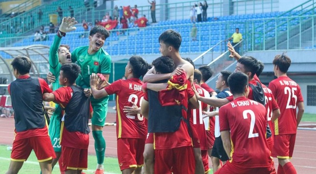 Игроки сборной U19 Вьетнама празднуют победу. Фото: Федерация футбола Вьетнама