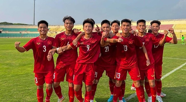 Игроки сборной U16 Вьетнама празднуют победу. Фото: Федерация футбола Вьетнама