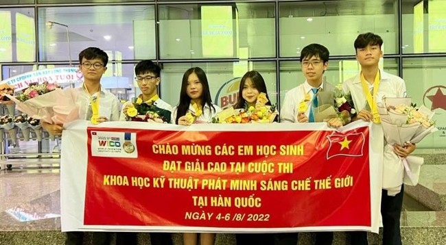 Вьетнамские школьники, принявшие участие в олимпиаде.
